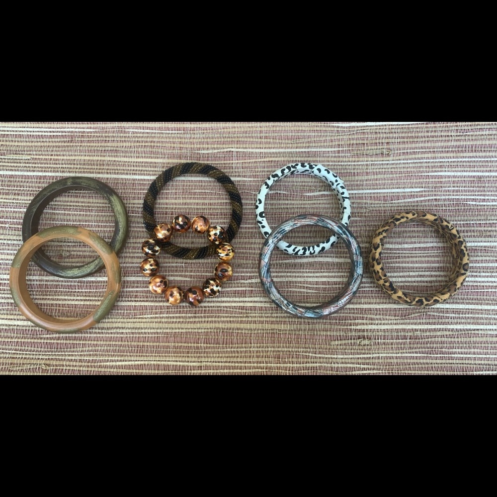 7 Bracelets - Picture 2 of 10